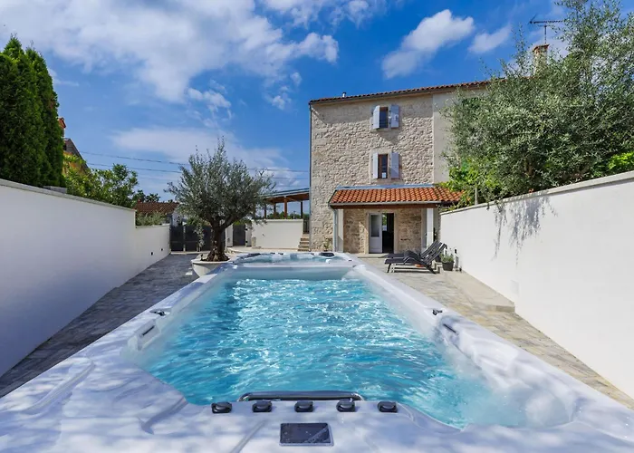 Holiday Home Villa Lucky By Interhome